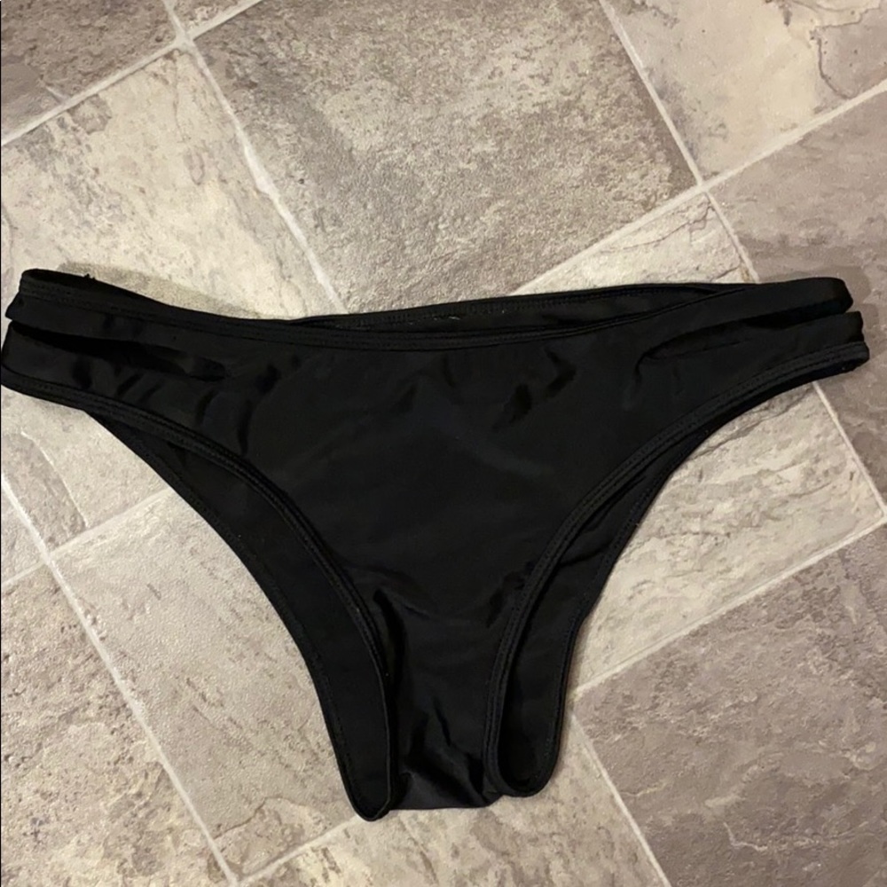 cheeky bikini bottoms